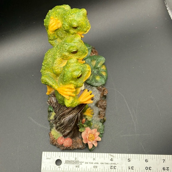 Charming Frog Trio Figurine - Picture 15 of 15